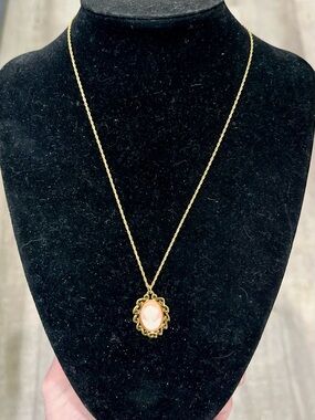 Vintage Monet Cameo Pendant Necklace 16” Gold Tone Lady Cameo
